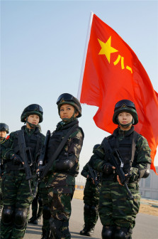 阿鲁阿卓《新时代女兵》MV剧照4