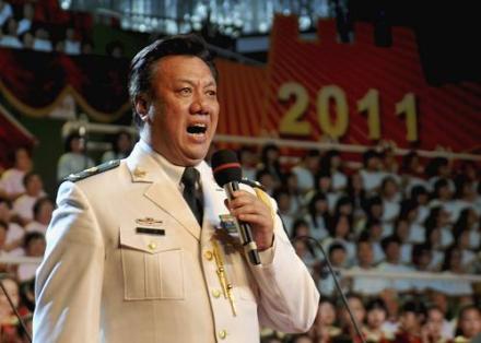 庆祝建党90周年红歌会演唱《当兵的人》