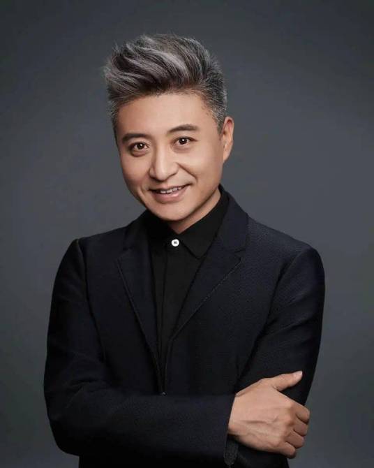 周炜