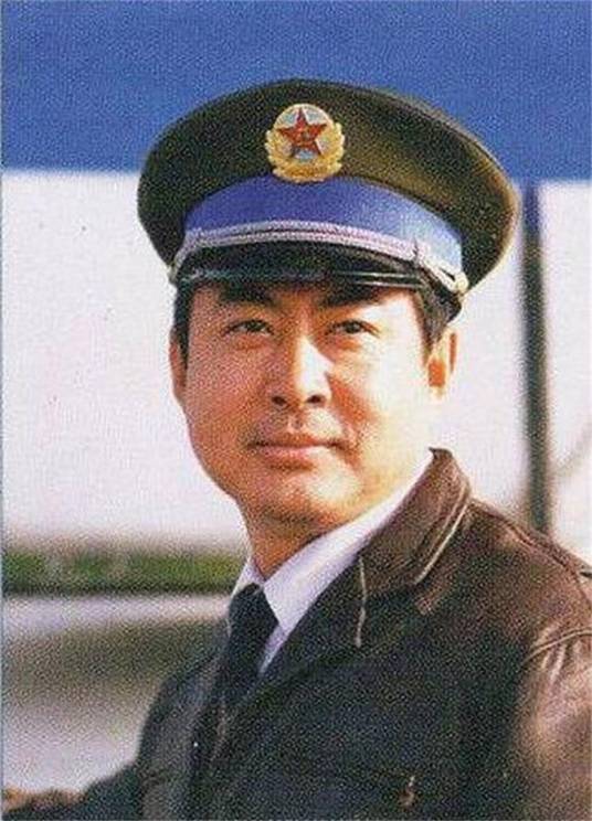 梁振亚