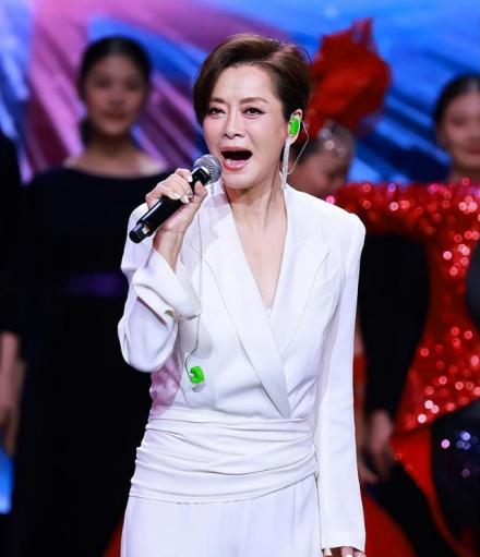 毛阿敏表演中