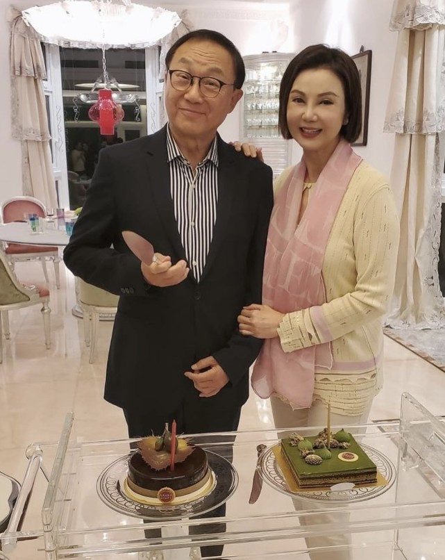 许冠文与妻子郑洁英 