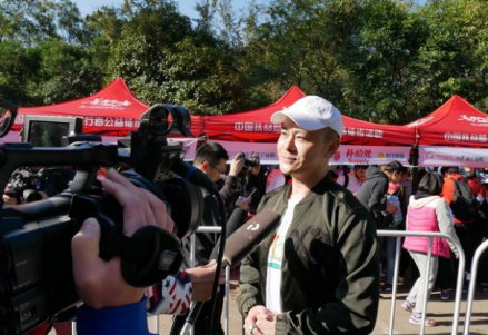 李解公益活动现场