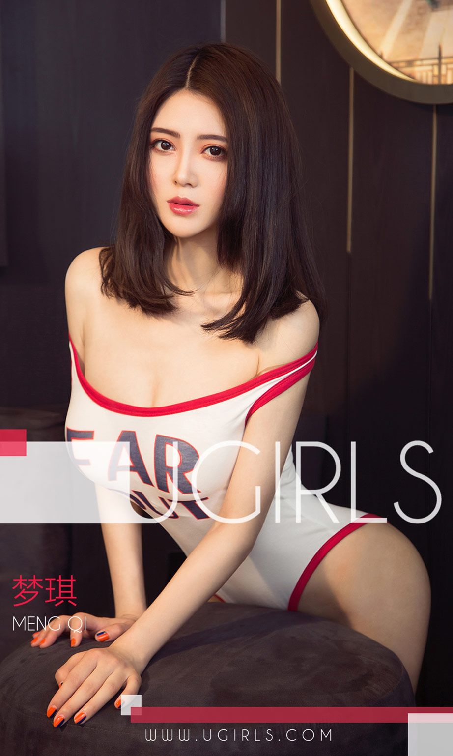 美女模特梦琪小蛮腰露脐装爆乳美腿性感私房写真