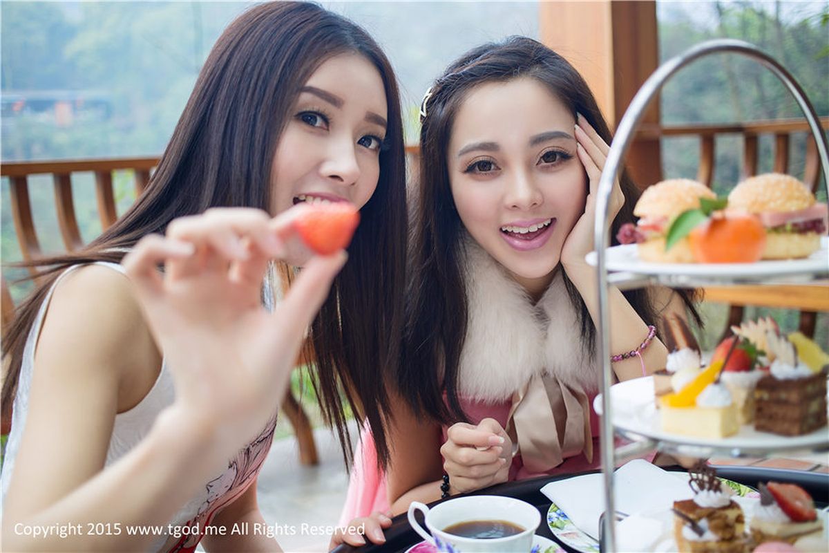 性感姐妹花梁晶莹&李珂泳池湿身诱惑红珠山温泉写真