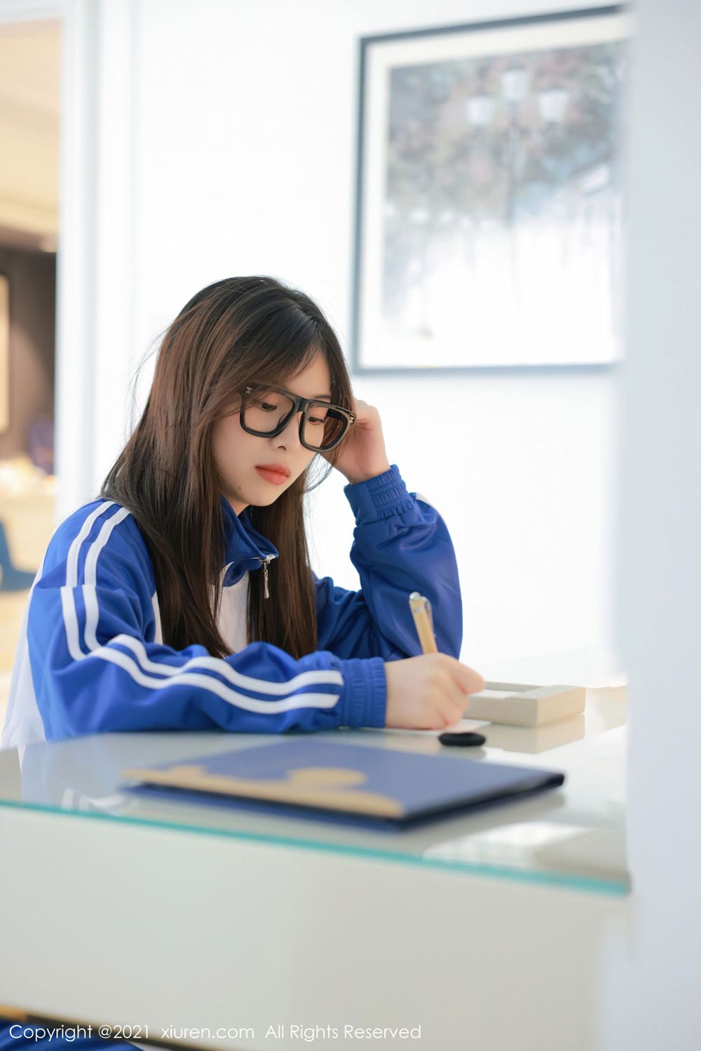 美女模特明日花桃桃蓝色校服下的青春活力澳门旅拍