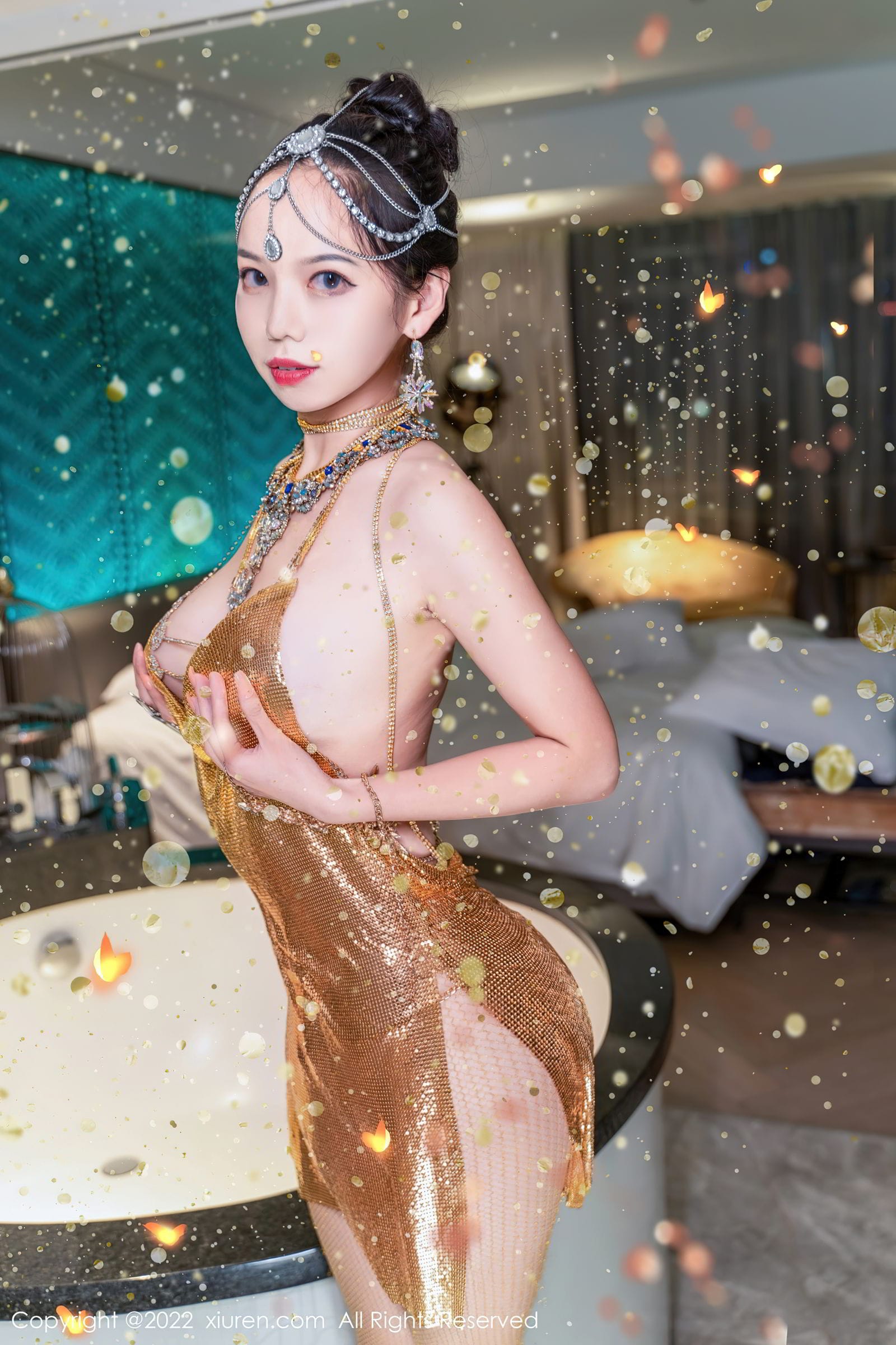 大美妞儿闪亮吊裙异域风情黄金甲系列写真