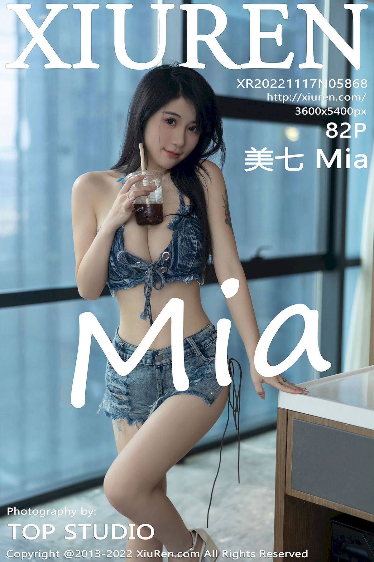 美七Mia牛仔上衣短裤惹火身段性感写真