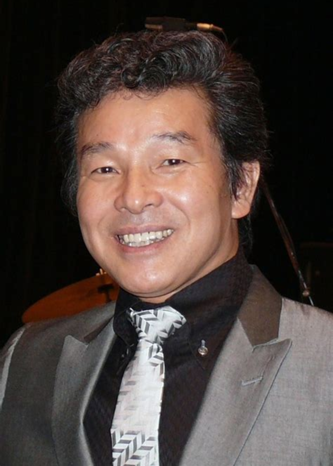 尾藤功男