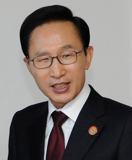 李明博