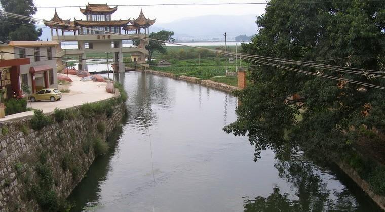 连接两湖的江川县玉带河（隔河）