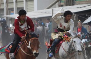 察瓦龙乡2015年赛马文化旅游节一幕