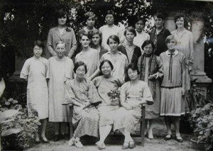 华南女院全体教职员工合影（1928）