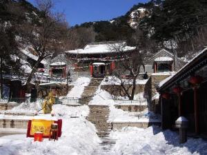 冬天的千山龙泉寺