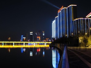 藉水河畔，美丽夜景