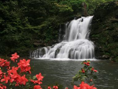 利川市佛宝山大峡谷漂流景区